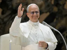 البابا لاوون الرابع عشر يلتقي العاملين في الفاتيكان في شهر مايو/أيّار 2025