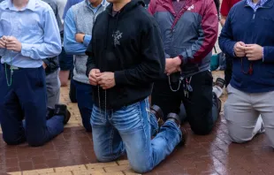 المسبحة الورديّة… صانعة سلامٍ روحيّ وعالميّ مصدر الصورة: Nicholas Gutteridge/The Battalion