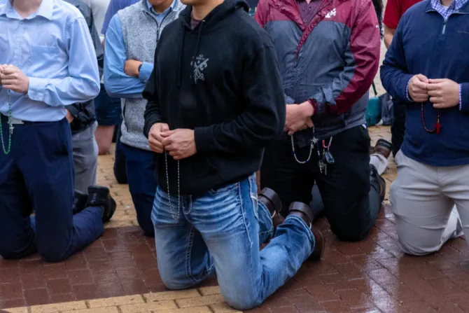 المسبحة الورديّة… صانعة سلامٍ روحيّ وعالميّ