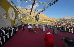 من قدّاس الشكر في إهدن اللبنانيّة، بلدة الطوباويّ إسطفان الدويهي غداة تطويبه مصدر الصورة: البطريركيّة المارونيّة