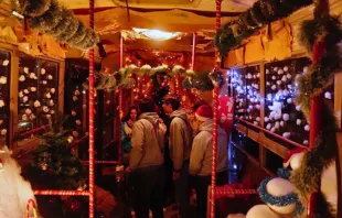 "باص الميلاد" لفوج اليسوعيّة الكشفيّ-فرقة الرواد عام 2021 مصدر الصورة: فوج كشّاف اليسوعيّة في حلب