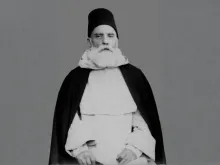 صورة الأب ريتوريه عن غلاف كتابه  «المسيحيّون بين أنياب الذئاب»