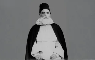 صورة الأب ريتوريه عن غلاف كتابه  «المسيحيّون بين أنياب الذئاب» مصدر الصورة: الأب أمير ججي الدومنكيّ