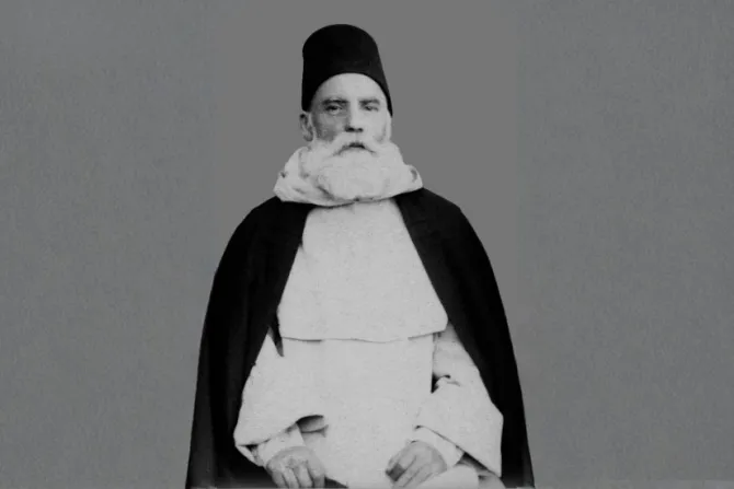 صورة الأب ريتوريه عن غلاف كتابه  «المسيحيّون بين أنياب الذئاب»