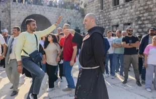 عودة المسيحيّين إلى قرية الغسانيّة في ريف إدلب مصدر الصورة: مركز الرجاء المسيحيّ «hope christian center»