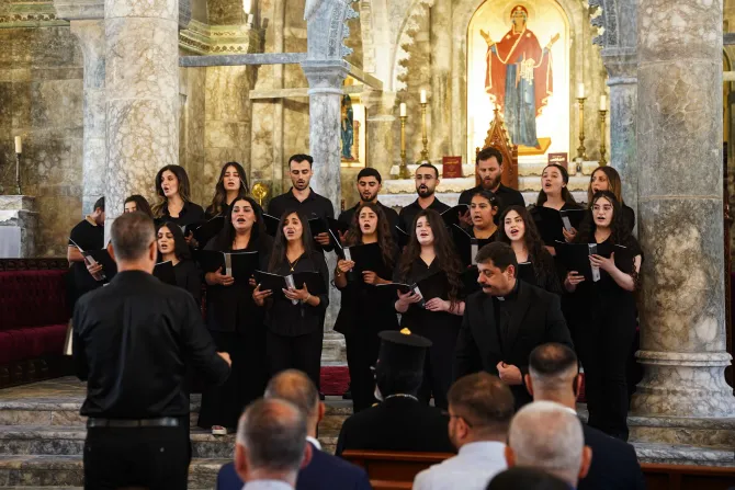 رئيس الوزراء العراقي يُعيد افتتاح كنيستَي العذراء الطاهرة وسيّدة الساعة في الموصل