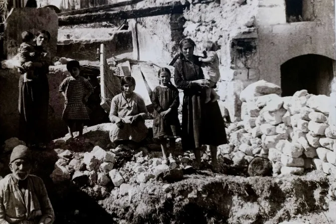 الأرمن في مخيّمات اللجوء في حلب بعدسة المصوّر فارتان ديرونيان بين عامي 1922 و1936-3