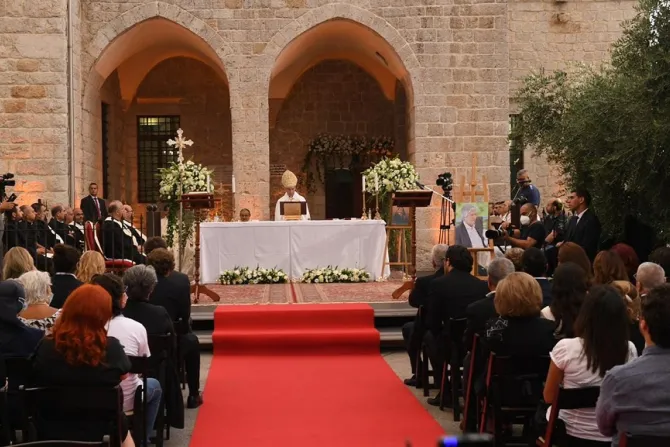 الراعي يكرّس كنيسة السيّدة في عجلتون-2