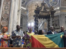 مؤمنون كونغوليّون يشاركون في الذبيحة الإلهيّة في روما يوم الأحد 3 يوليو/تمّوز 2022