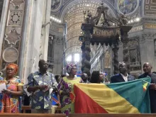مؤمنون كونغوليّون يشاركون في الذبيحة الإلهيّة في روما يوم الأحد 3 يوليو/تمّوز 2022