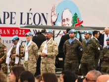 عناصر من قوّات «اليونيفيل» يُشاركون في قدّاس البابا في بيروت