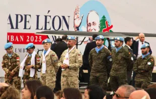 عناصر من قوّات «اليونيفيل» يُشاركون في قدّاس البابا في بيروت مصدر الصورة: رومي الهبر/آسي مينا