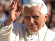 البابا بنديكتوس السادس عشر