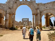 من محطّات رحلة الطبيب نبيل أنطاكي وأصدقائه إلى القرى المنسيّة-مار سمعان