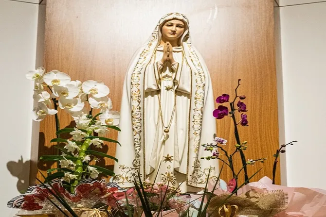 مريم العذراء-تمثال