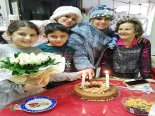 مود شوفاني تحتفل بعيد ميلاد والدتها الفنّانة اللبنانيّة مادونا في حضور جدّتها وولديها