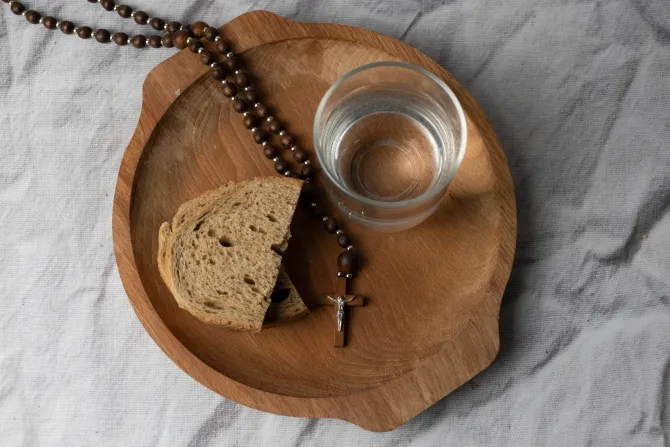 الصوم عن الخبز والماء لتقوية الروح