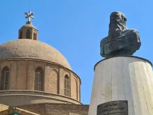 التمثال النصفيّ للكرمليّ في بغداد