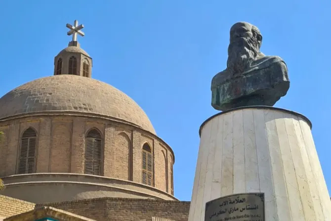 التمثال النصفيّ للكرمليّ في بغداد