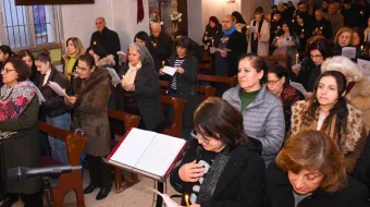 مسيحيّو القامشلي في كنيسة القدّيس هاكوب للأرمن الأرثوذكس مصدر الصورة: لقاءات الشبيبة المسيحيّة-القامشلي/ساكو كاربيديان