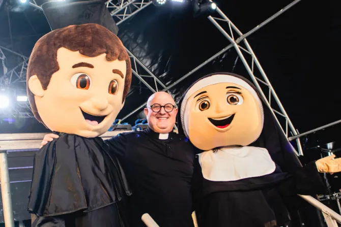 الكنيسة تترك المجال مفتوحًا لكلّ ما يمكن أن يخدم الإنسان ويقوده إلى العمق