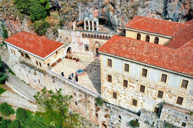 دير مار أنطونيوس قزحيّا في وادي قنّوبين، لبنان