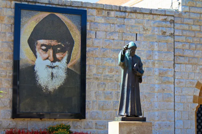 دير مار مارون عنّايا-لبنان، موقع ضريح القديس شربل ومحبسته