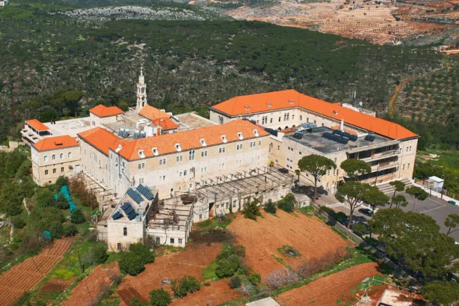 الدير محطّة حجّ ومقصد للمؤمنين الباحثين عن السكينة