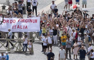 المؤمنون المحتشدون في ساحة القديس بطرس في الفاتيكان في 21 أغسطس/آب 2022 Provided by: Mario Tomassetti