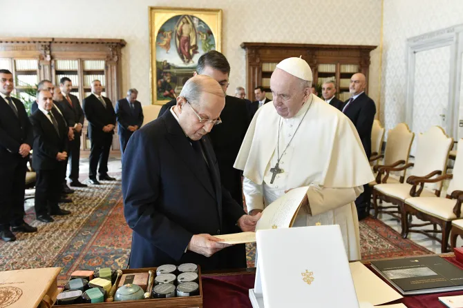 البابا فرنسيس يلتقي رئيس الجمهورية اللبنانية ميشال عون في الفاتيكان-