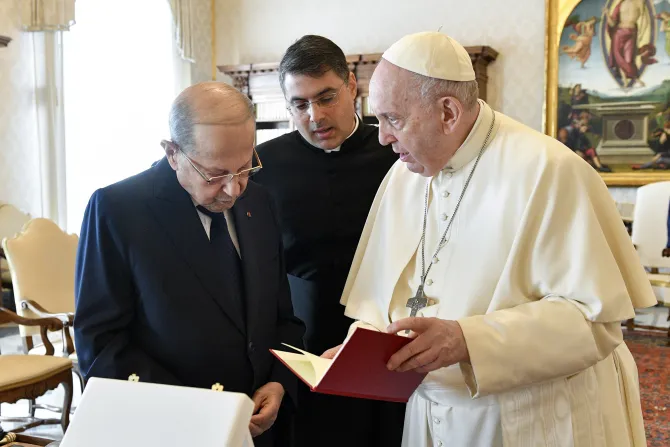 البابا فرنسيس يلتقي رئيس الجمهورية اللبنانية ميشال عون في الفاتيكان-2