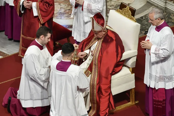 البابا فرنسيس يترأس القداس الإلهي في بازيليك القديس بطرس الفاتيكانيّة بمناسبة عيد القديسَيْن بطرس وبولس-2