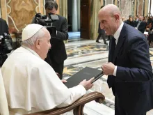 البابا فرنسيس يلتقي مديري وموظفي المعهد الوطني الإيطالي للتأمين ضدّ الحوادث في العمل