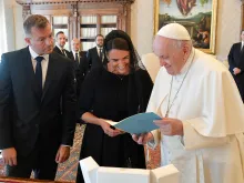 رئيسة جمهوريّة المَجَر مع البابا فرنسيس