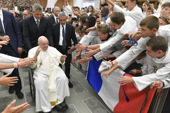 من لقاء البابا مع خدّام المذبح الفرنسيّين