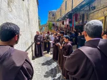 الجمعة العظيمة من القدس-مجموعة من الرهبان الفرنسيسكان