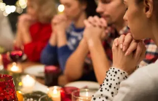 مائدة ليلة الميلاد مساحة للتواصل والتفاهم المتبادل مصدر الصورة: Ground Picture/Shutterstock