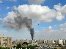 دخان يتصاعد من موقع سقوط صاروخ أطلقته «حماس» على إسرائيل في 7 أكتوبر/تشرين الأول 2023