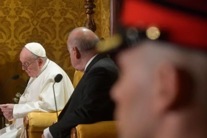 البابا فرنسيس خلال خطابه أمام السلطات المالطية والسلك الدبلوماسي