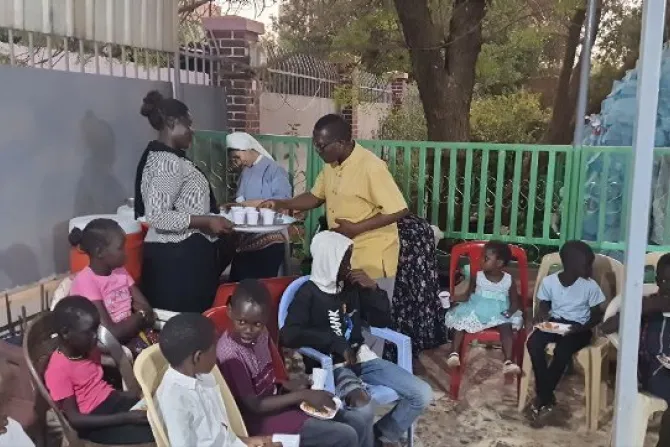 أطفال أبناء النور في السودان يحتفلون بعيد الرحمة الإلهية والقيامة 3