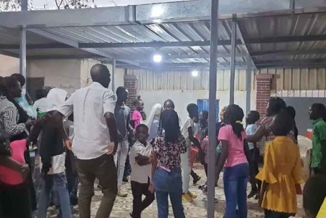 أطفال أبناء النور في السودان يحتفلون بعيد الرحمة الإلهية والقيامة  5