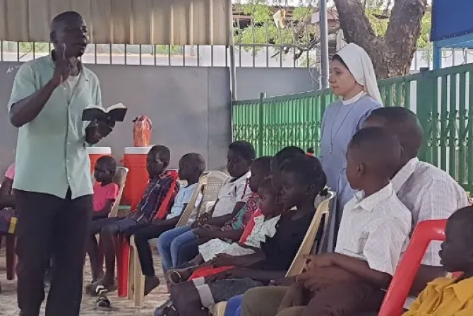 أطفال أبناء النور في السودان يحتفلون بعيد الرحمة الإلهية والقيامة  6