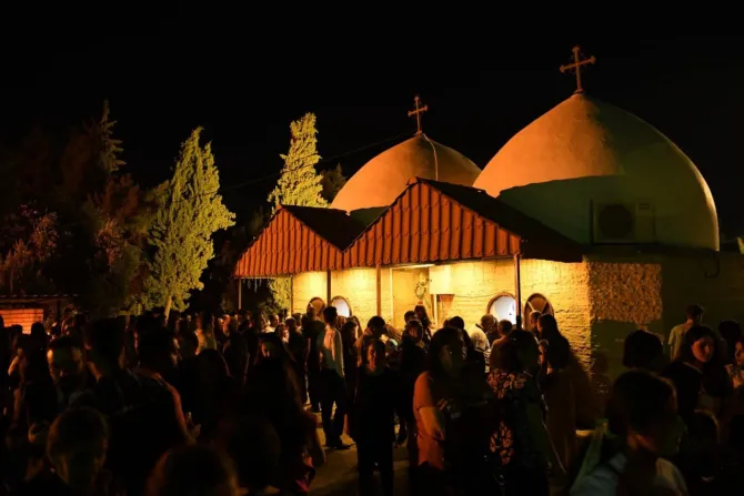 البطريرك لويس ساكو والمطران بشار متي وردة يحتفلون بقداس عيد انتقال مريم العذراء في مزار مريمانا، في عنكاوا يوم الاثنين 15 أغسطس/أب 2022