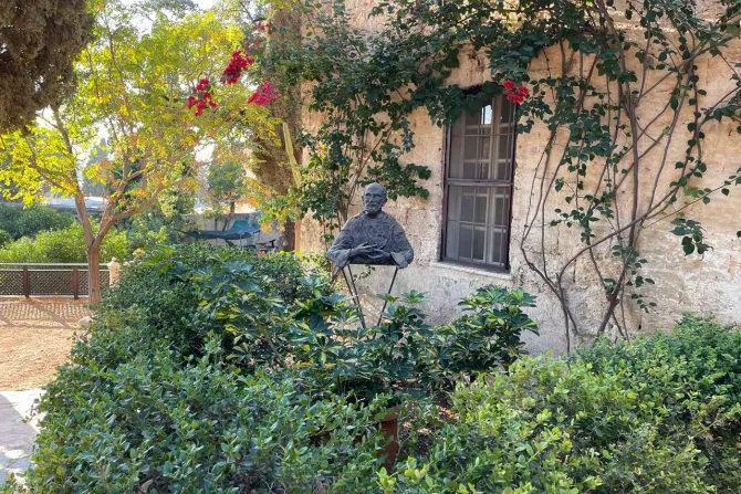 القديس شارل دي فوكو يزرع السلام في الناصرة-1