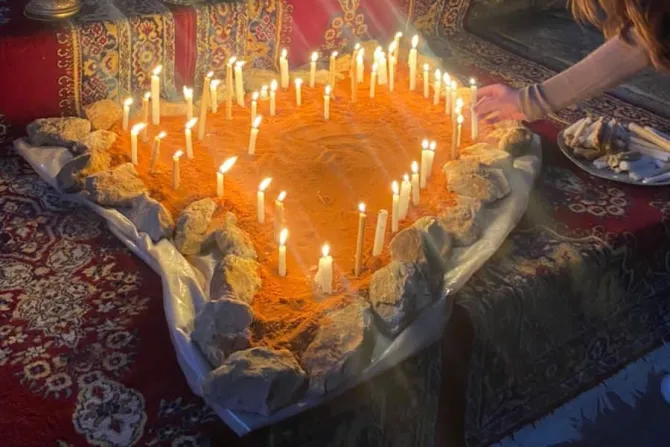 مركز التعليم المسيحي التابع لكنيسة سيدة النجاة في حمص يضيء الشموع من أجل ضحايا الزلزال