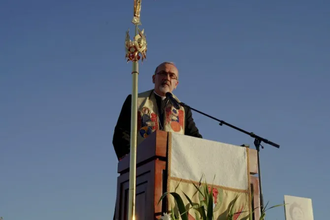 البطريرك بيتسابالا يلقي كلمة أمام جماعة الموعوظين الجدد في بيت الجليل-