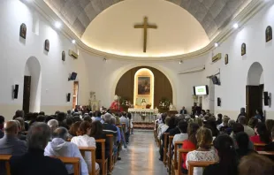 من قدّاس إلهيّ في كنيسة مار جرجس الرعائيّة-الضبيه، لبنان مصدر الصورة: الرهبانيّة المارونيّة المريميّة