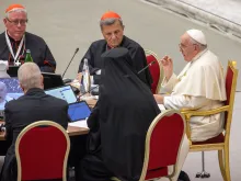 البابا فرنسيس في الجلسة الافتتاحيّة للدورة الأولى للسينودس يوم 4 أكتوبر/تشرين الأول 2023 في قاعة بولس السادس-الفاتيكان