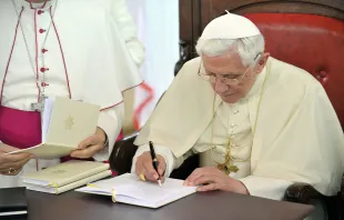 البابا بنديكتوس السادس عشر Provided by: Vatican Media