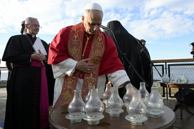 البابا لاوون الرابع عشر يترأّس لقاءَ صلاةٍ مسكونيًّا في موقع كنيسة القدّيس نيوفيطس-نيقيا